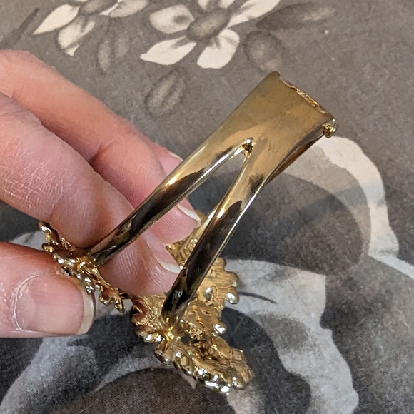 🌟3/$20🌟Costume Bracelet - Picture 5 of 9